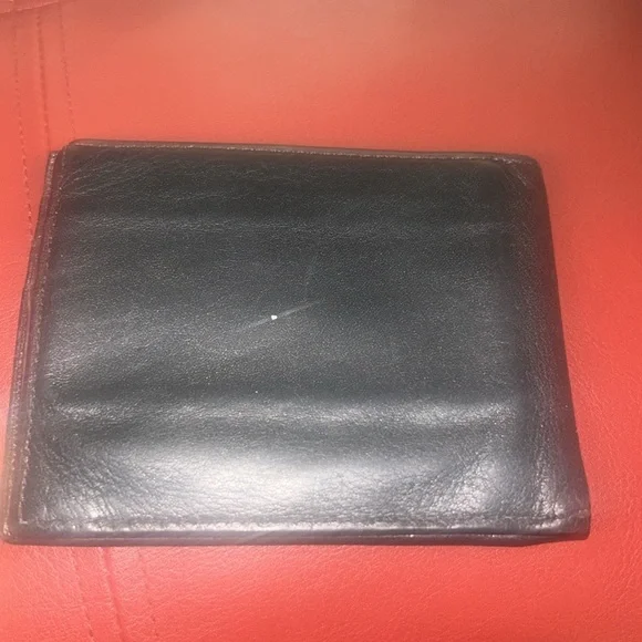 Tumi BlackLeather Wallet/Card holder male or female